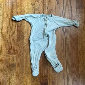 Goumi onesie light green size 0-3 months